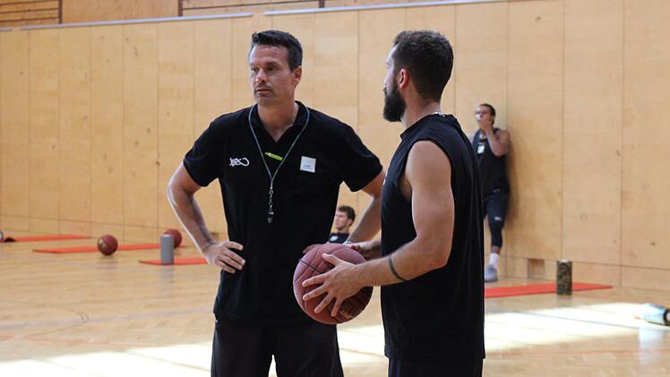 Trainer Raoul Korner mit seinem Kapitän Bastian Doreth. Foto: Florian Kirchner