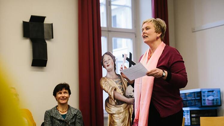 Für Innovation steht Frauenreferentin Anne-Kathrin Eisenbart-Goletz mit ihrem Vorbereitungsteam aus Trägerinnen von Frauenarbeit im Erzbistum Bamberg.                  Foto. Hendrik Steffens (2018)
