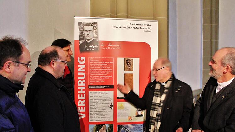 Verehren Pater Franz Reinisch (von links): Franz Josef Tremer, Pfarrer Gerd Greier, Wolfgang Kriener, Dekan Martin Emge, Pfarrer Armin Haas.