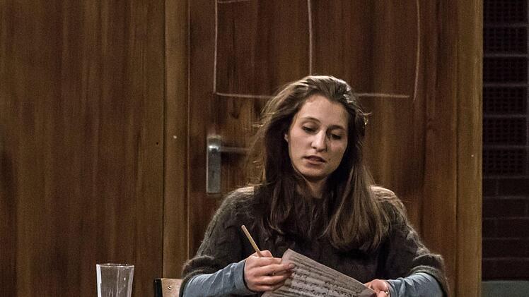 "Das Tagebuch der Anne Frank": Probenszene mit Francesca Paratore in der Coburger Reithalle.Foto: Jochen Berger