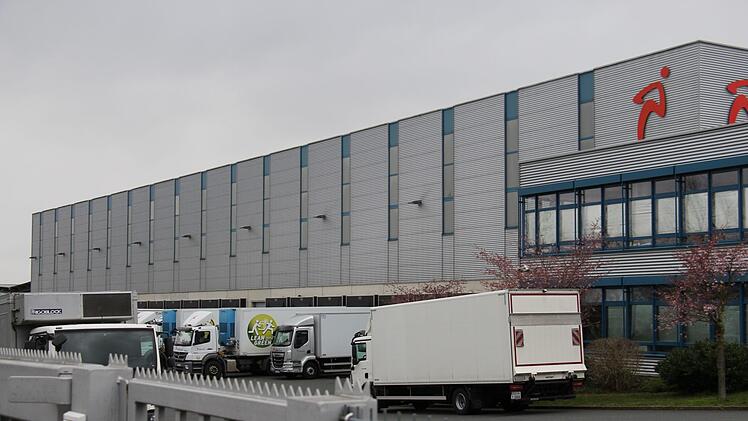 Bei Lekkerland in Höchstadt wird angeliefert. Foto: Christian Bauriedel