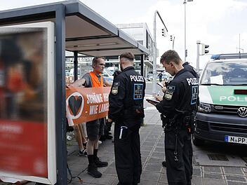 Letzte Generation blockiert mehrere Hauptverkehrsstra&szlig;en