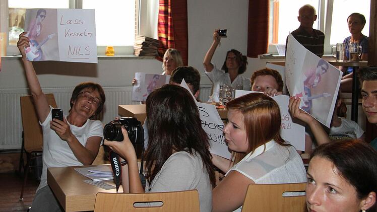 "Nils, lass kesseln", "Das packst du schon!", hatten die Fans von Nils Kratzel auf ihre Plakate geschrieben.