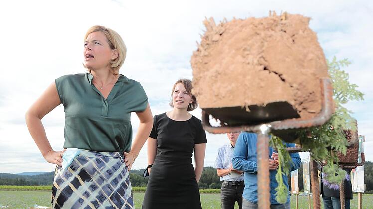 Landwirtschafts- und Ernährungsministerin Julia Klöckner besuchte am Donnerstag den Landkreis Kulmbach. Foto: Matthias Hoch