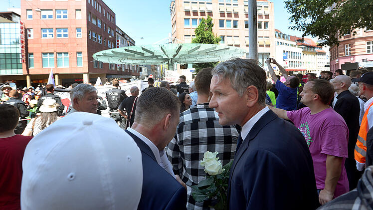 Würzburg: Angekündigte AfD-Kundgebung mit Björn Höcke scheitert an massiver Gegen-Demo