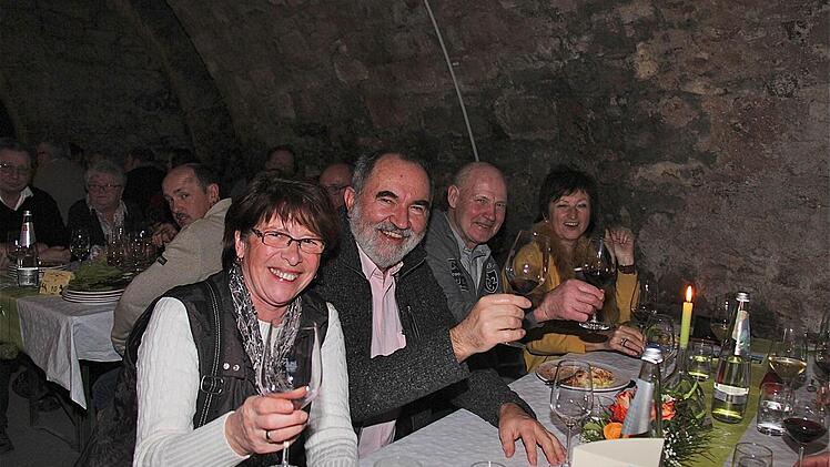 Die Stimmung war sehr gut bei der Kulinarischen Weinprobe im Bocksbeutelkeller.