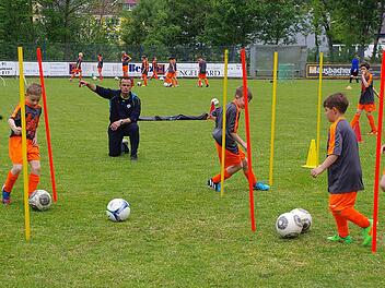 Armin Eck "dirigierte" das Trainingscamp, er hatte alle im Griff. Foto: Heike Schülein