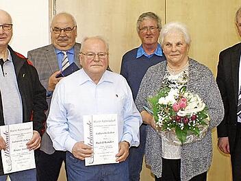 Von links: Bruno Arnold, Rudolf Kandler, Kathinka Lorz, Bürgermeister Kellner, dahinter Franz Funk und Thomas Huber  Foto: Renate Neubecker