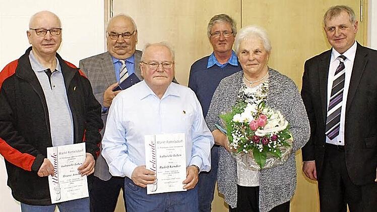 Von links: Bruno Arnold, Rudolf Kandler, Kathinka Lorz, Bürgermeister Kellner, dahinter Franz Funk und Thomas Huber  Foto: Renate Neubecker