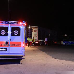 A3 bei Schlüsselfeld:  Polizei entdeckt sieben Flüchtlinge in Sattelauflieger