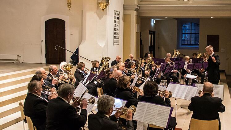 Zahlreiche Besucher lockte der Posaunenchor St. Moriz unter Leitung von Peter Stenglein mit seinem Konzert in die Morizkirche.Foto: Jochen Berger