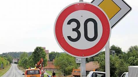 Noch gilt Tempo 30 auf der Staatsstraße bei Althausen. Foto: Heike Beudert