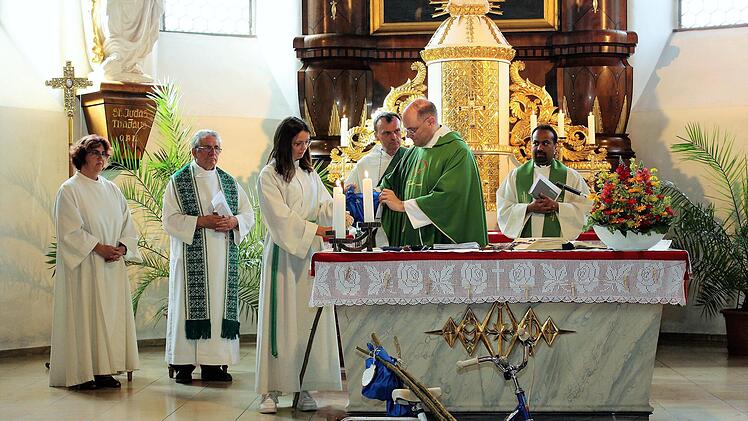 Fahrrad und Wanderstab sollten symbolisieren, dass die Kirche unterwegs ist.Evi Seeger
