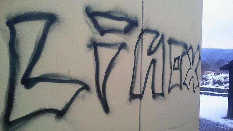 Wer Hinweise geben kann, die zur Ermittlung der Täter führen, erhält eine Belohnung.