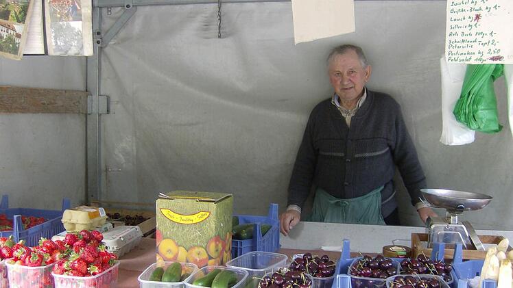 Paul Wagner dagegen verkauft frisches Obst und Gemüse.