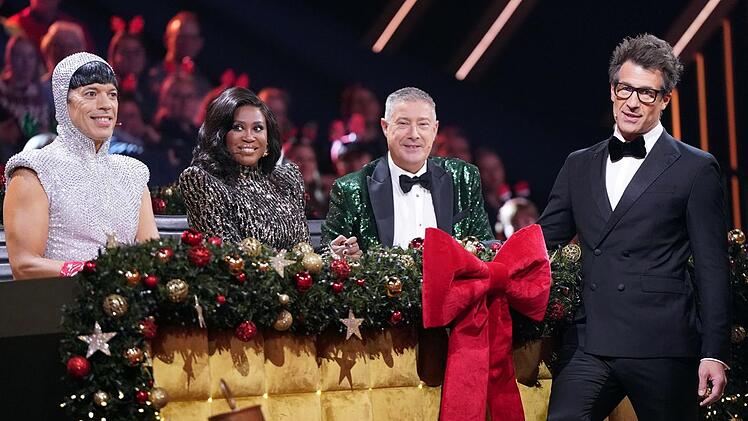 Gerade noch haben Jurymitglieder Jorge González, Motsi Mabuse, Joachim Llambi und Moderator Daniel Hartwich den "Christmas Dancing Star" gekürt, da stehen schon die 14 Teilnehmer und Teilnehmerinnen der nächsten Staffel "Let's Dance" fest.
