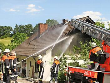 Zahlreiche Feuerwehren und Wehrleute waren im Einsatz und konnten Schlimmeres verhüten.  Fots: Günther Geiling