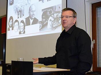 Elmar Geus während seines Vortrages in Großwenkheim Foto: Björn Hein