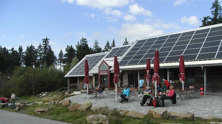 Das Besucherzentrum des Bundes Naturschutz am Parkplatz Moordorf mit Gaststätte. Joachim Rübel