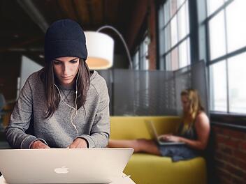Coworking ist zu einer neuen Alternative des Arbeitens geworden. Es zeichnet sich besonders durch Flexibilität und Gemeinschaft aus.