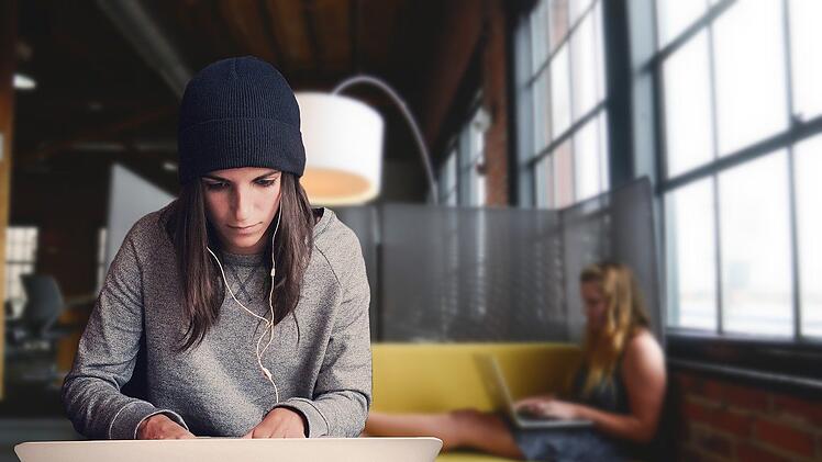 Coworking ist zu einer neuen Alternative des Arbeitens geworden. Es zeichnet sich besonders durch Flexibilität und Gemeinschaft aus.