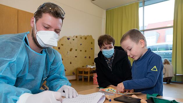 Ein Bild aus der ersten Studienphase: Hunderte Kinder wurden seit September 2020 für die Würzburger Kita-Corona-Studie getestet. Was haben die Forscher herausgefunden?