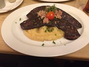 Rezept f&uuml;r "Himmel und Erde": So sieht es aus, wenn es auf dem Teller liegt.