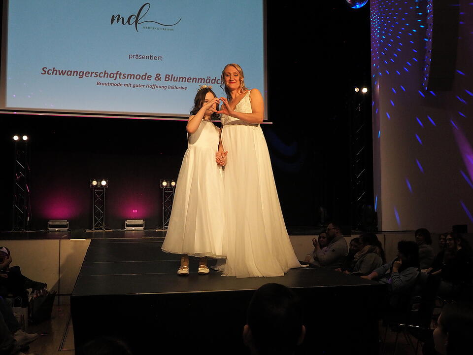 Inkl. Braut- und Festmodenschauen.