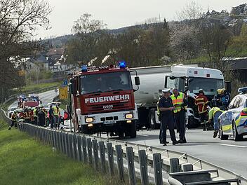 Fahrer stirbt sofort nach Aufprall: Schwerer Frontalzusammensto&szlig; auf Bundesstra&szlig;e