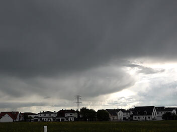 Unwetterwarnung f&uuml;r Teile Frankens: Schwere Gewitter und Orkanb&ouml;en erwartet