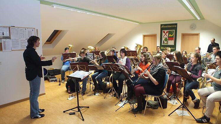 Erste Probe im neuen Übungsraum.