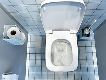 Bamberg: Schreckmoment auf dem Klo - Person auf Toilette eingesperrt
