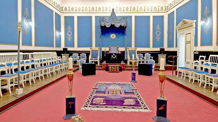 Der Versammlungsort der Freimaurer ist ein ruhiger, geschützter Raum, ein Tempel, der mit Sinnbildern der Brüderlichkeit, des Lichts und der Wahrheit ausgestattet ist. Foto: Jens Rusch