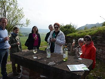 Besuch beim Mainmuschelkalk life+ Projekt am Hammelberg bei Hammelburg mit Leiter der Naturschutzbehörde Roland Lenhart und Leiterin des Landschaftspflegeverbandes, Aglaia Abel.  Foto: Elisabeth Assmann