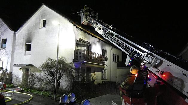 In der Nacht zum Montag ist in Zeil am Main ein Feuer ausgebrochen. Foto: Christian Licha