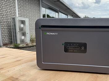 Der All-in-One-Speicher Growatt NEXA 2000 punktet mit vier MPPT-Eingängen und einer Time-of-Use-Optimierungsfunktion.