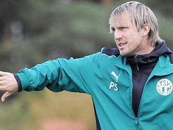 Neudrossenfelds Trainer Peter Schmidt hört im Sommer auf. Foto: Peter Mularczyk