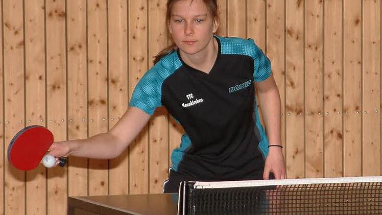 Lena Vogt und die Damen des TTC Neunkirchen setzten sich im Pokalendspiel auf Bezirksebene mit 5:2 gegen den TSV Coburg-Scheuerfeld durch.  Fotos: Hans Franz
