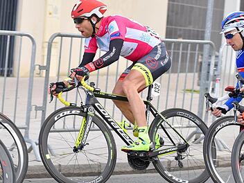 Grischa Janorschke ging mit dem Bergtrikot der Sarthe-Rundfahrt auf die zweite Etappe, nachdem er am Vortag mit Marc Fournier fast 150 Kilometer vor dem Feld gefahren war. Foto: Elisa Haumesser