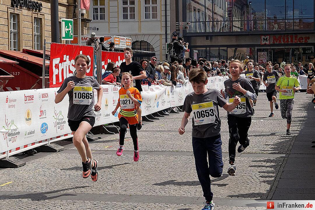 Weltkulturerbelauf 2017 in Bamberg: Der Zieleinlauf am Maxplatz