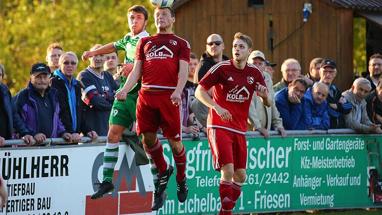 Szene vom Bezirksliga-Spitzenspiel SV Friesen - BSC Saas Bayreuth. Foto: Heinrich Weiß