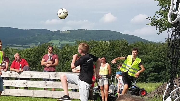 Julian Löser am Ball.  Foto: Isabell Gerr