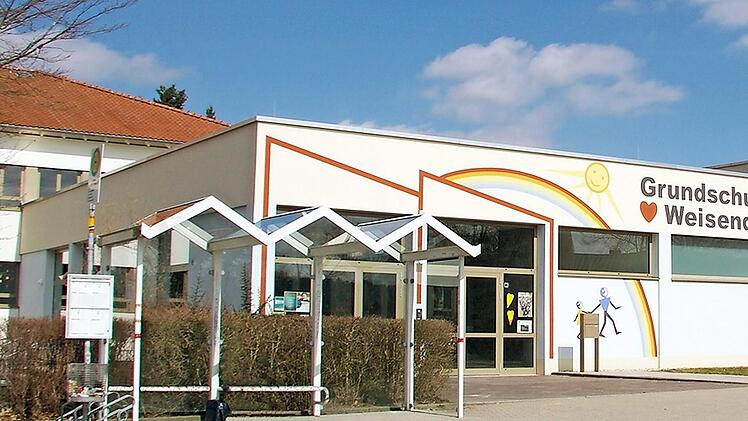Versäumnisse beim Brandschutz am Gebäude der Grundschule Weisendorf sorgten für Kopfschütteln im Marktgemeinderat.  Foto: Richard Sänger