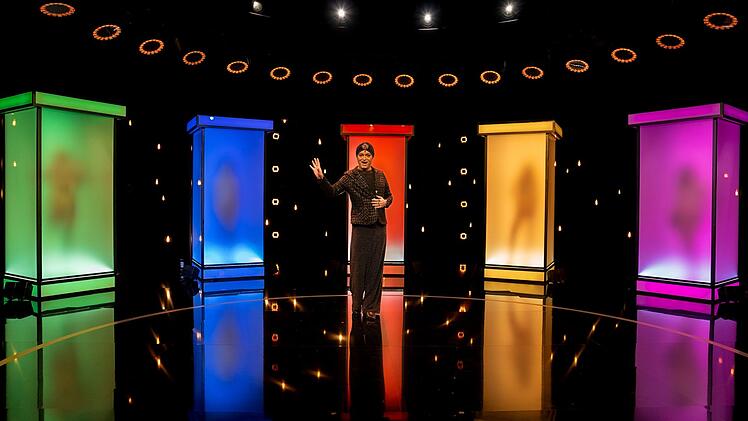 Moderator Julian F.M. Stoeckel begleitet die Teilnehmer bei der Suche nach der gro&szlig;en Liebe.