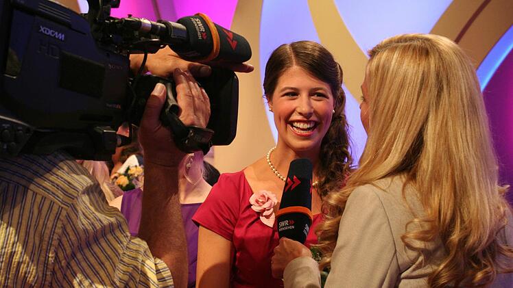 Ein erstes Interview nach dem Ausscheiden. Melanie strahlt trotzdem.