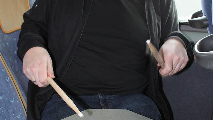 Wie zum Proben in engen Bussen geschaffen: das Pad von Drummer Andi Herold Foto: Häggberg
