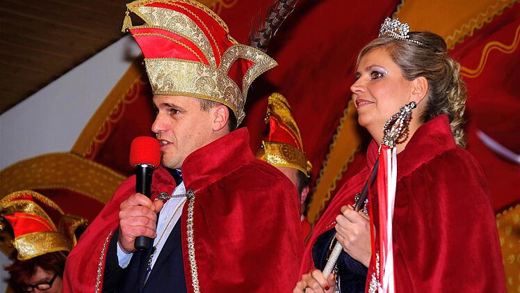 Das Prinzenpaar Melanie und Alex "aus der Spar-Gasse" schwang das närrische Zepter. Foto: Gerd Schaar