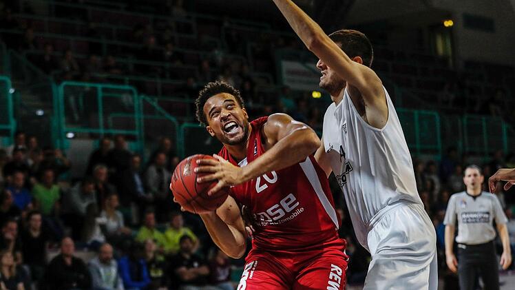 Elias Harris (links) und die übrigen Bamberger sind heiß auf die neue Saison. Foto: Daniel Löb