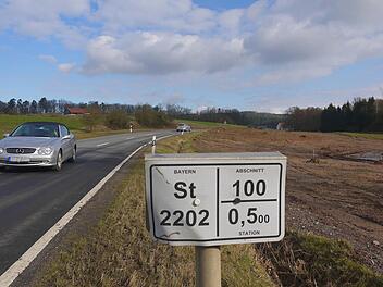 Vorsicht, Vollsperrung: Auf der Staatsstraße 2202 geht von Montag an nichts mehr. Foto: Berthold Köhler