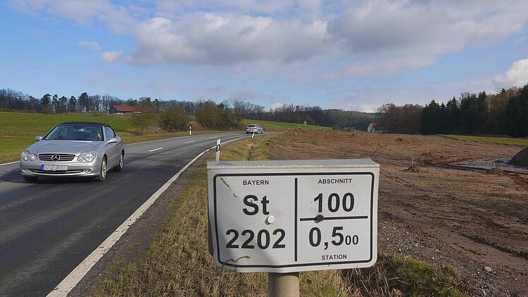 Vorsicht, Vollsperrung: Auf der Staatsstraße 2202 geht von Montag an nichts mehr. Foto: Berthold Köhler